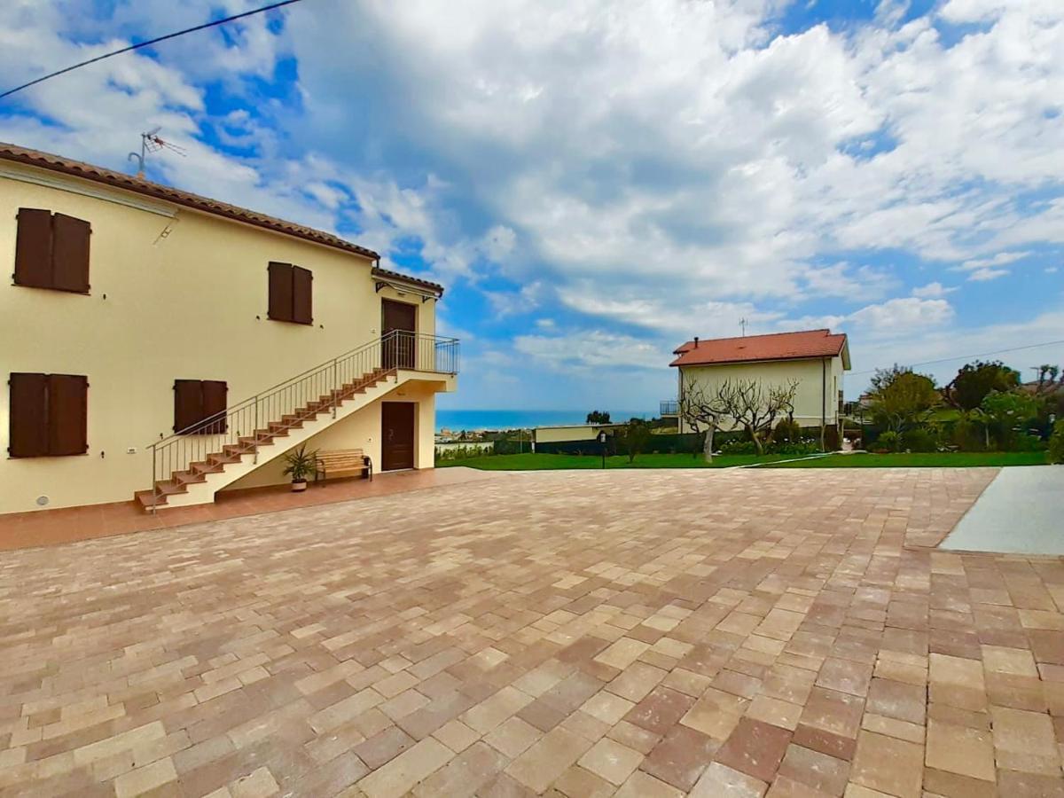 Casa Vacanze Con Vista Mare E Giardino - Amanecer Marzocca di Senigallia Ngoại thất bức ảnh