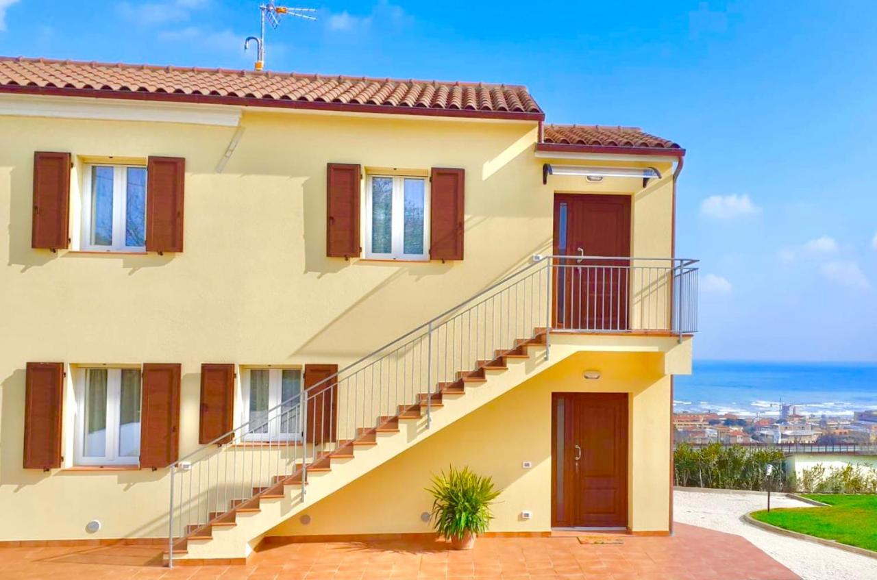 Casa Vacanze Con Vista Mare E Giardino - Amanecer Marzocca di Senigallia Ngoại thất bức ảnh