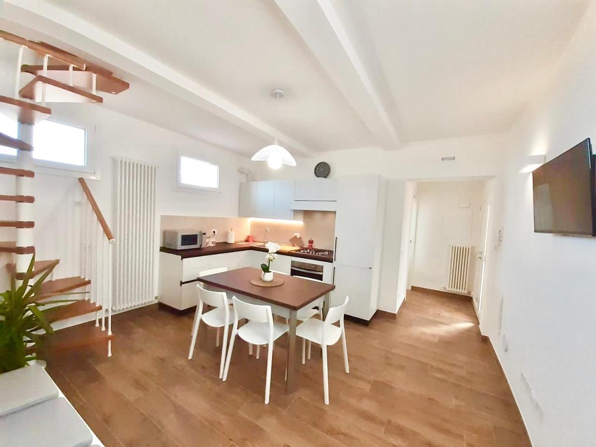 Casa Vacanze Con Vista Mare E Giardino - Amanecer Marzocca di Senigallia Ngoại thất bức ảnh