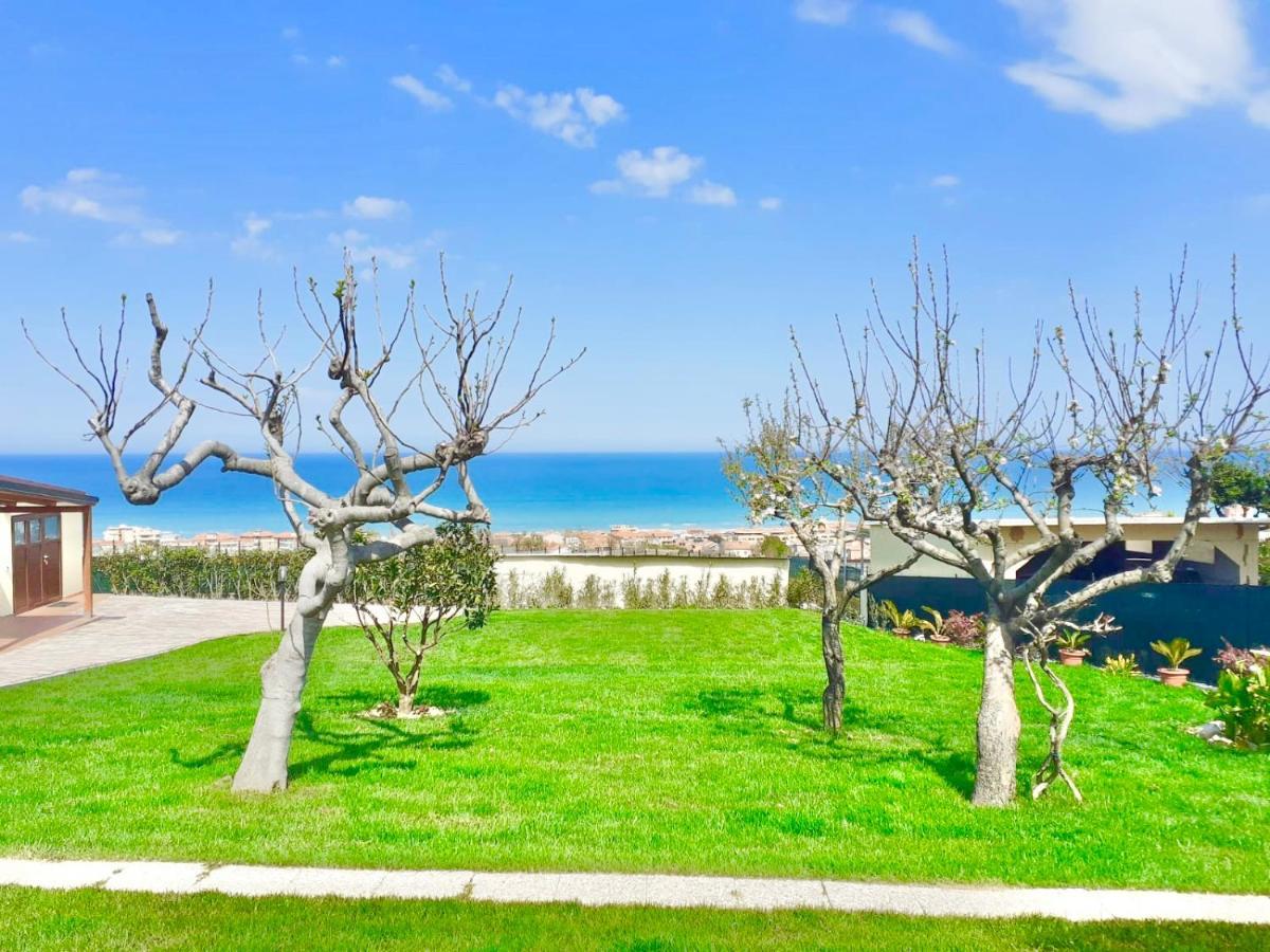 Casa Vacanze Con Vista Mare E Giardino - Amanecer Marzocca di Senigallia Ngoại thất bức ảnh