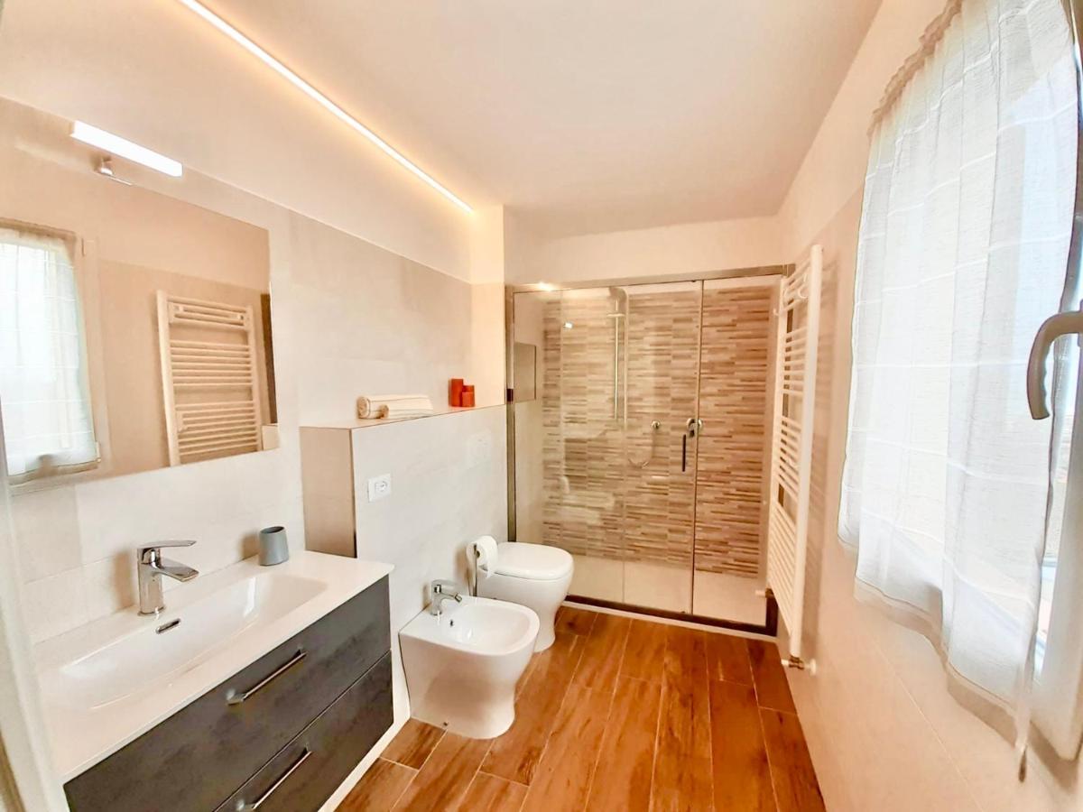 Casa Vacanze Con Vista Mare E Giardino - Amanecer Marzocca di Senigallia Ngoại thất bức ảnh