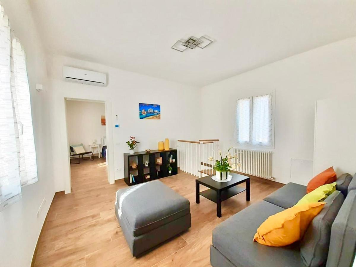 Casa Vacanze Con Vista Mare E Giardino - Amanecer Marzocca di Senigallia Ngoại thất bức ảnh