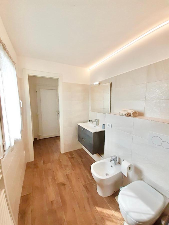 Casa Vacanze Con Vista Mare E Giardino - Amanecer Marzocca di Senigallia Ngoại thất bức ảnh